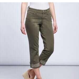 NYDJ green embroidered Dayla wide cuffed capris size 2